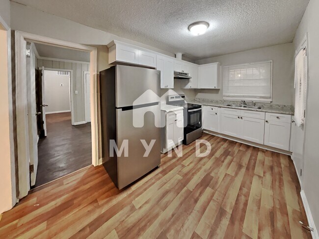 Building Photo - 767 Vinson Pl