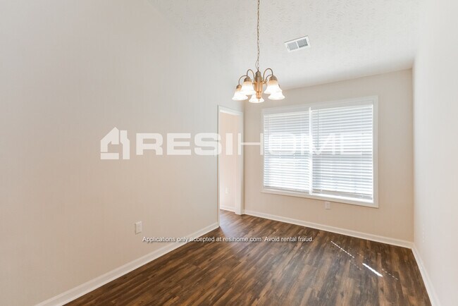 Building Photo - 9119 Jefferson Village Dr