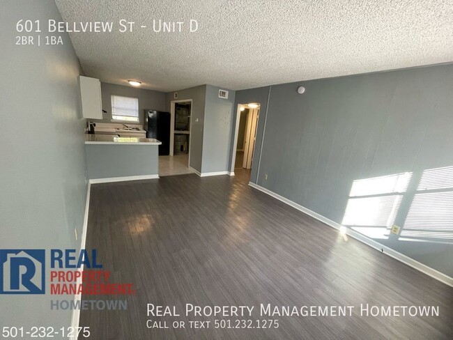 Building Photo - 2 bed 1 bath Apartment, Near Oaklawn RaceT...