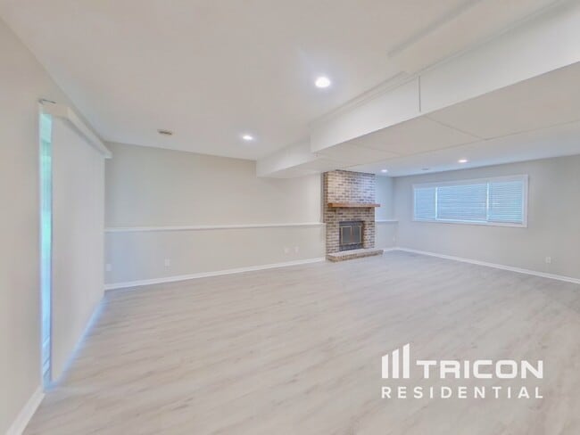 Building Photo - 12015 60th Pl N