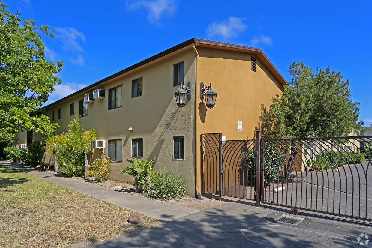 Primary Photo - Capital Courtyard