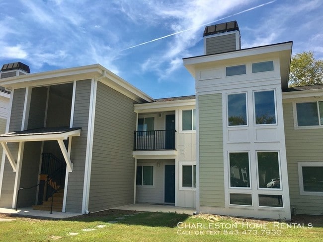 Building Photo - 267 Alexandra Dr