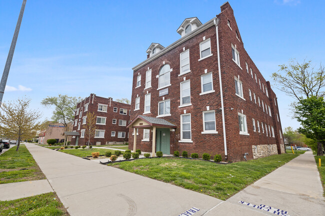 Building Photo - Brushwood Apartments