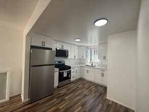 Building Photo - 448 W 87th St
