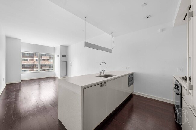 Foto del edificio - 300 E 23rd St