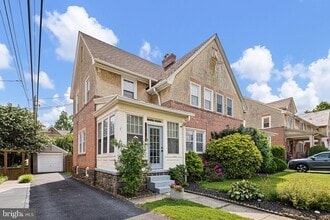 Building Photo - 2128 Gilles St