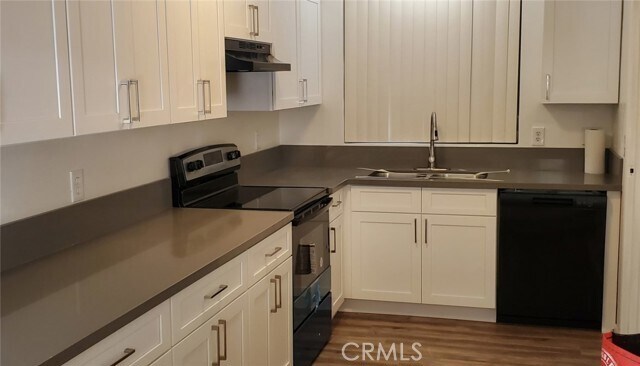 Foto del edificio - 6979 Palm Ct