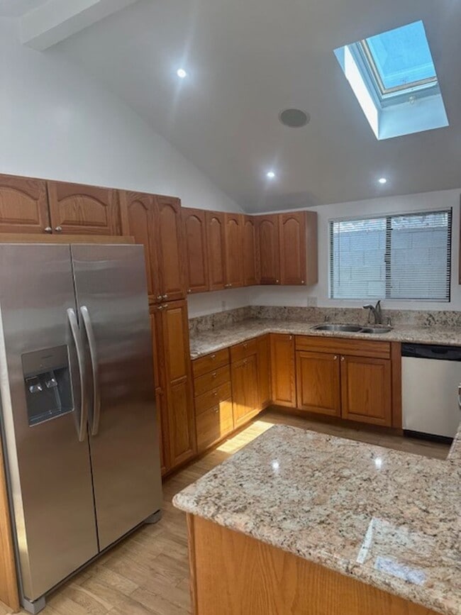 Photo - 304 N Francisca Ave Townhome