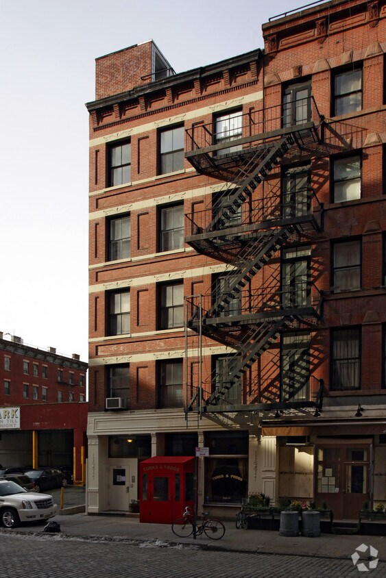 Building Photo - 458 Greenwich St