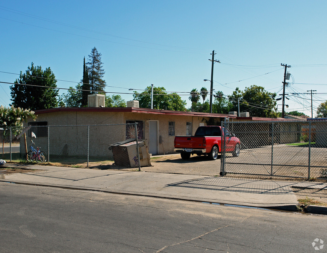 Primary Photo - 421 S Recreation Ave