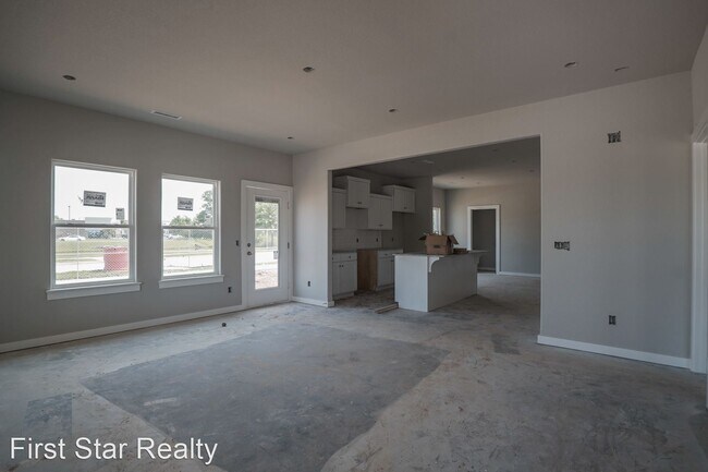 Foto del edificio - 4 br, 3.5 bath House - 644 N Salem Rd
