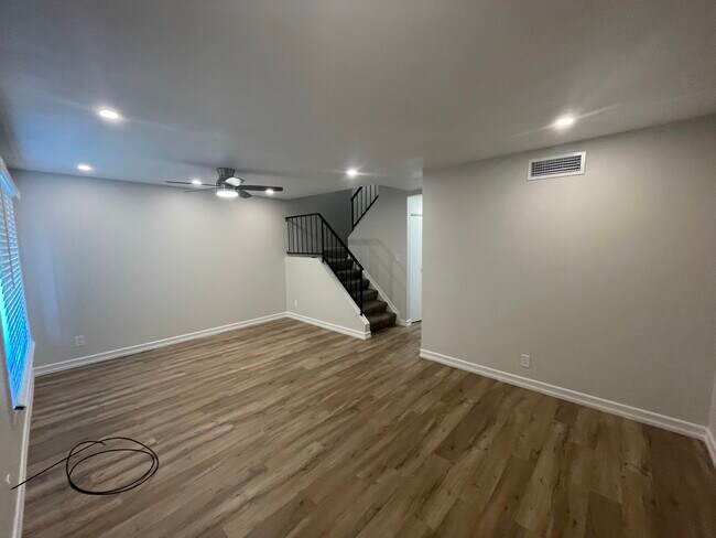 Sala de estar1 - 225 N Standage