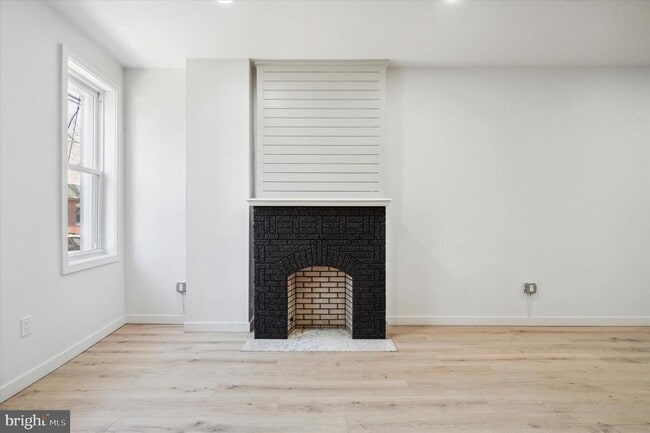 Building Photo - 1853 Tulip St