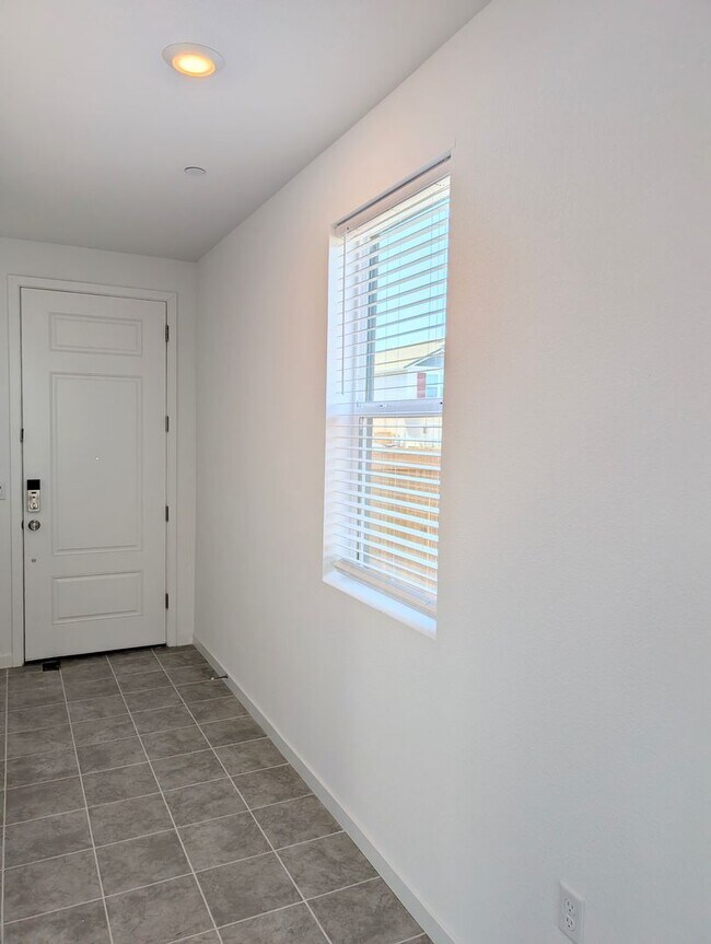 Foto del edificio - Beautiful Brand New Construction / Single ...