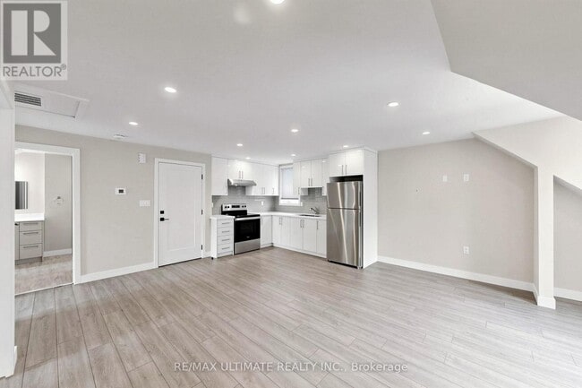 Building Photo - 10 Warbeck Pl