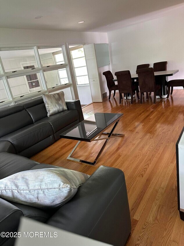 Foto principal - 172 Larchwood Ave