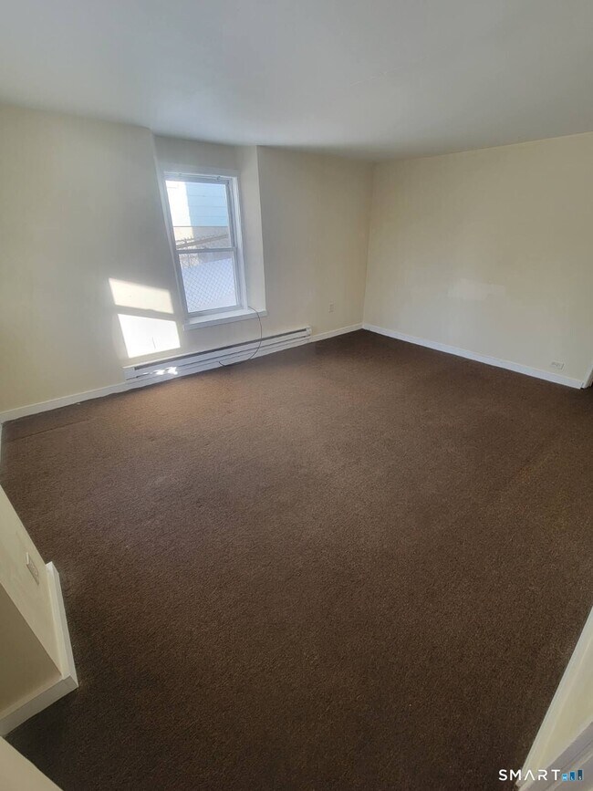 Building Photo - 20 Lounsbury Ave