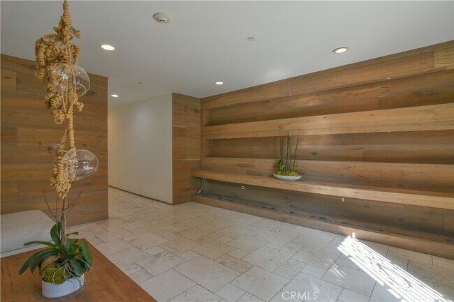 Foto del edificio - 11911 Mayfield Ave