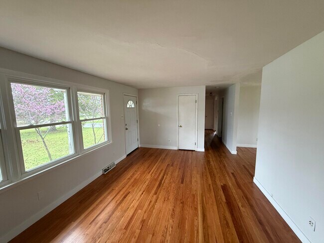 Foto del edificio - 211 Bourn Ave