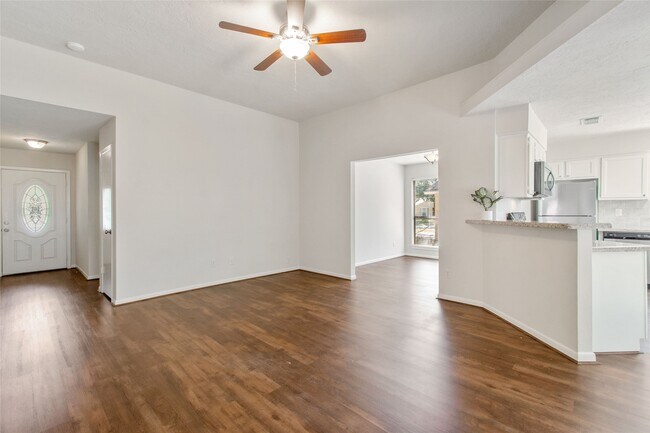 Building Photo - 75 Fallshire Dr
