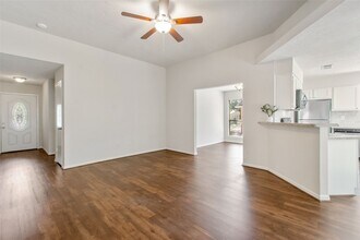 Building Photo - 75 Fallshire Dr