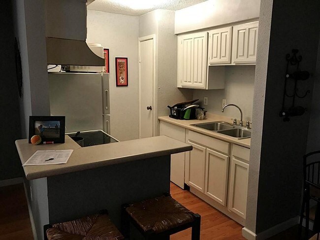 Foto del edificio - 10202 Forum Park Dr