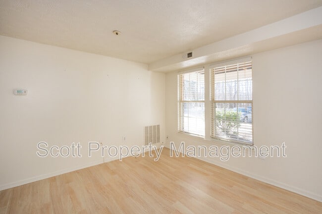 Building Photo - 903 Woodbridge Ct
