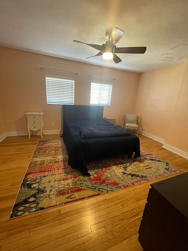 Building Photo - 2 bedroom home in Oakland