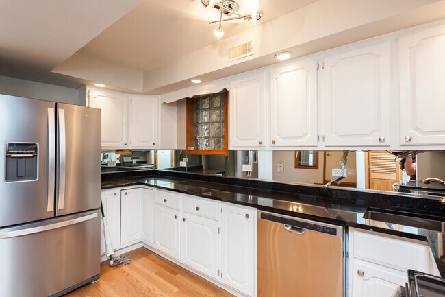 Foto del edificio - 1643 N Sedgwick St