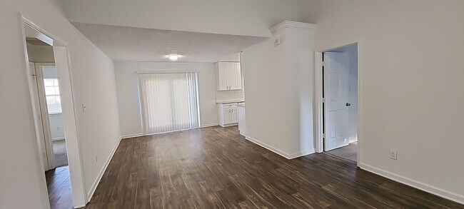 Building Photo - 121 Crystal Brook