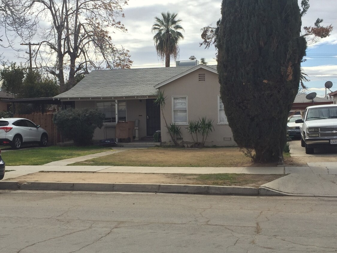 Foto principal - Nice and Cozy Home in Bakersfield For Rent!