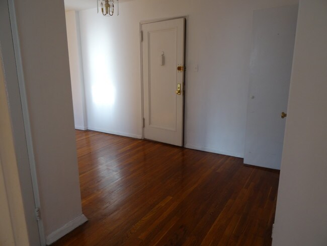 Building Photo - 525 W 235th St