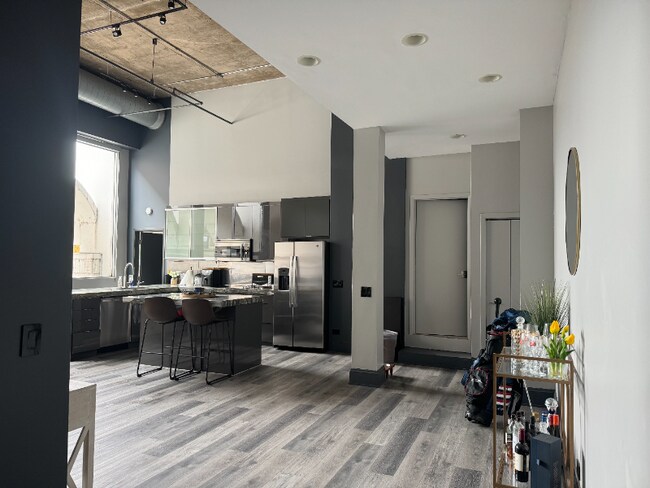 Foto del edificio - 420 W Belmont Ave