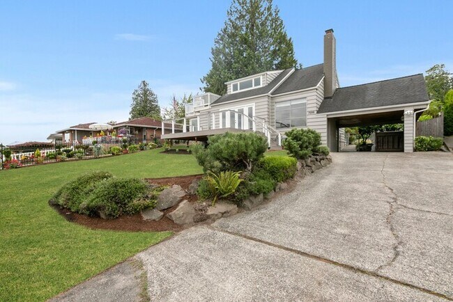Foto del edificio - Stellar Mid-Century Modern LAKE VIEW Home