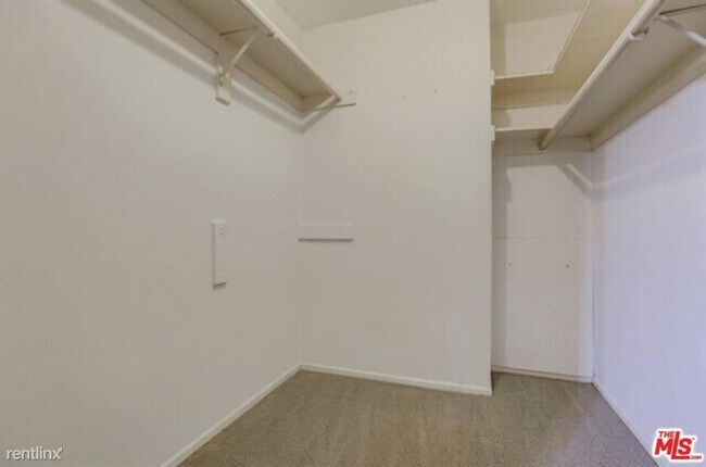 Building Photo - 2 br, 1 bath Condo - 809 S Bundy Dr Apt 304