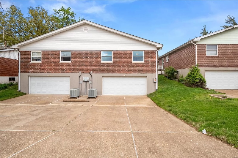 10142 Buffton Dr, St. Louis, MO 63123 Room for Rent in St. Louis, MO