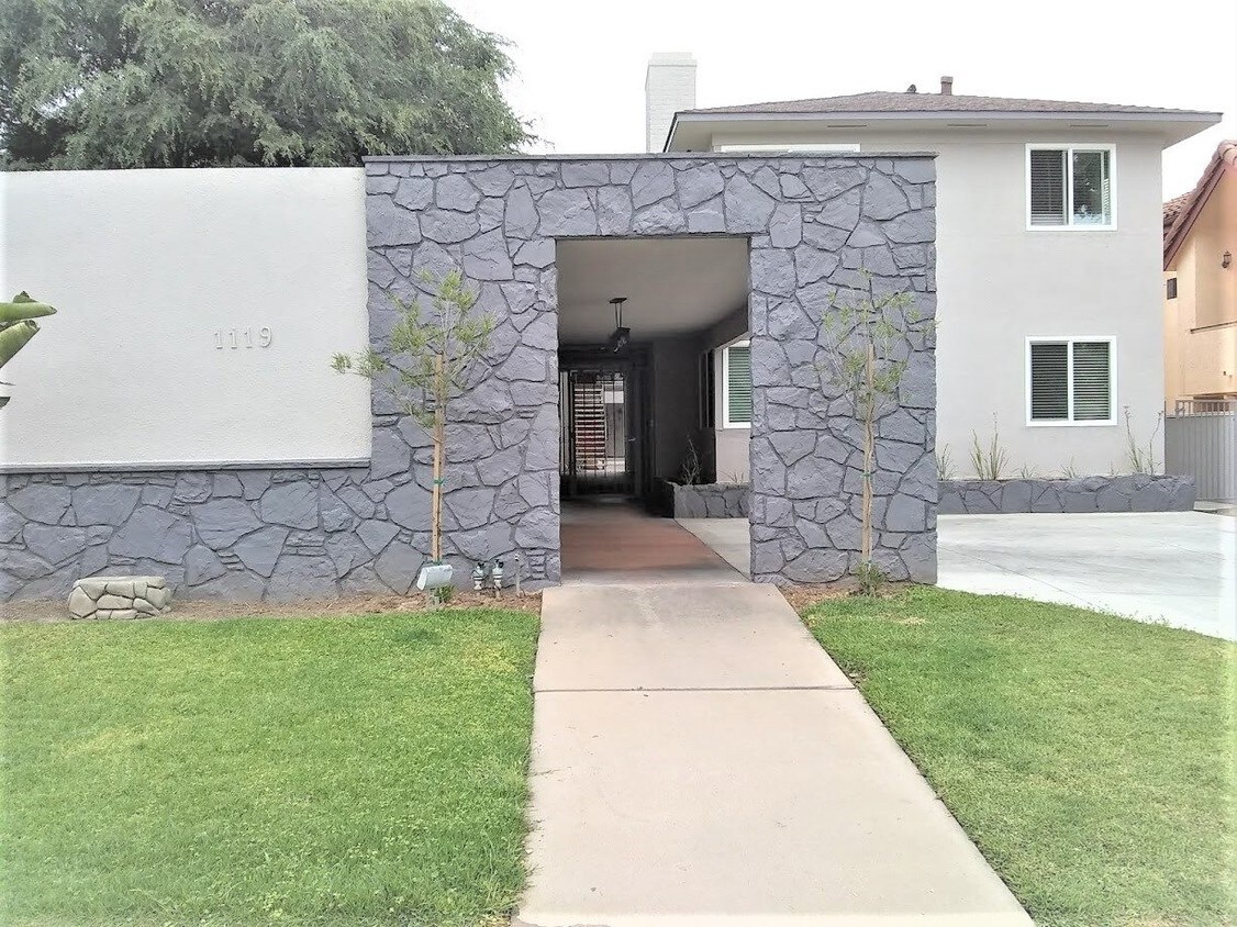Primary Photo - Huntington Villas