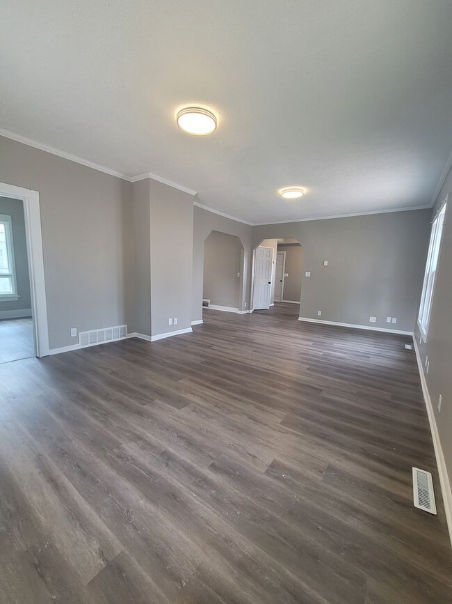 Building Photo - Newly Updated 3 Bedroom House!