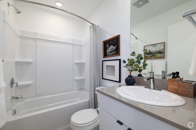 2BR, 2BA - 1,139SF - Bathroom 2 - Crescent Apartments