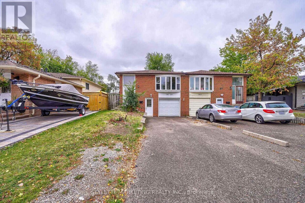 Primary Photo - 3425 Oakglade Crescent