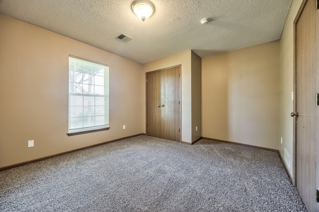 dormitorio del primer piso - 11220 W 61st St
