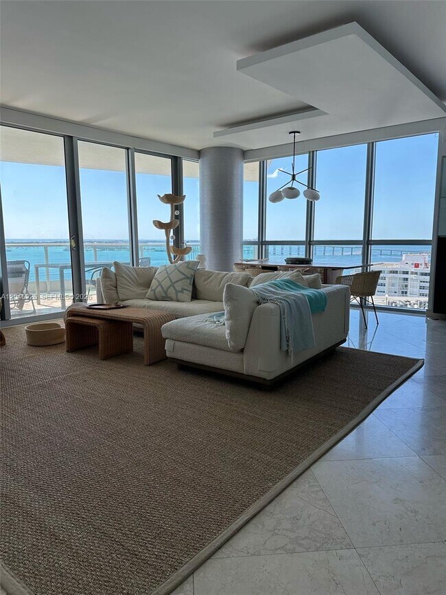 Foto del edificio - 1331 Brickell Bay Dr