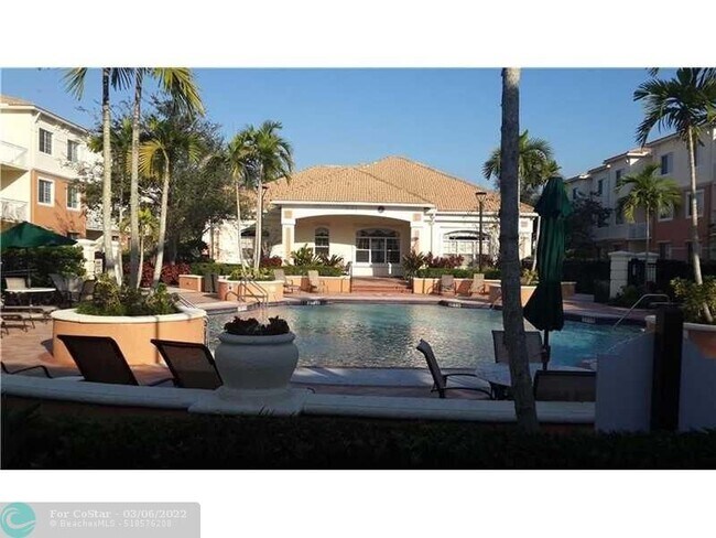 Foto del edificio - 9825 Baywinds Blvd