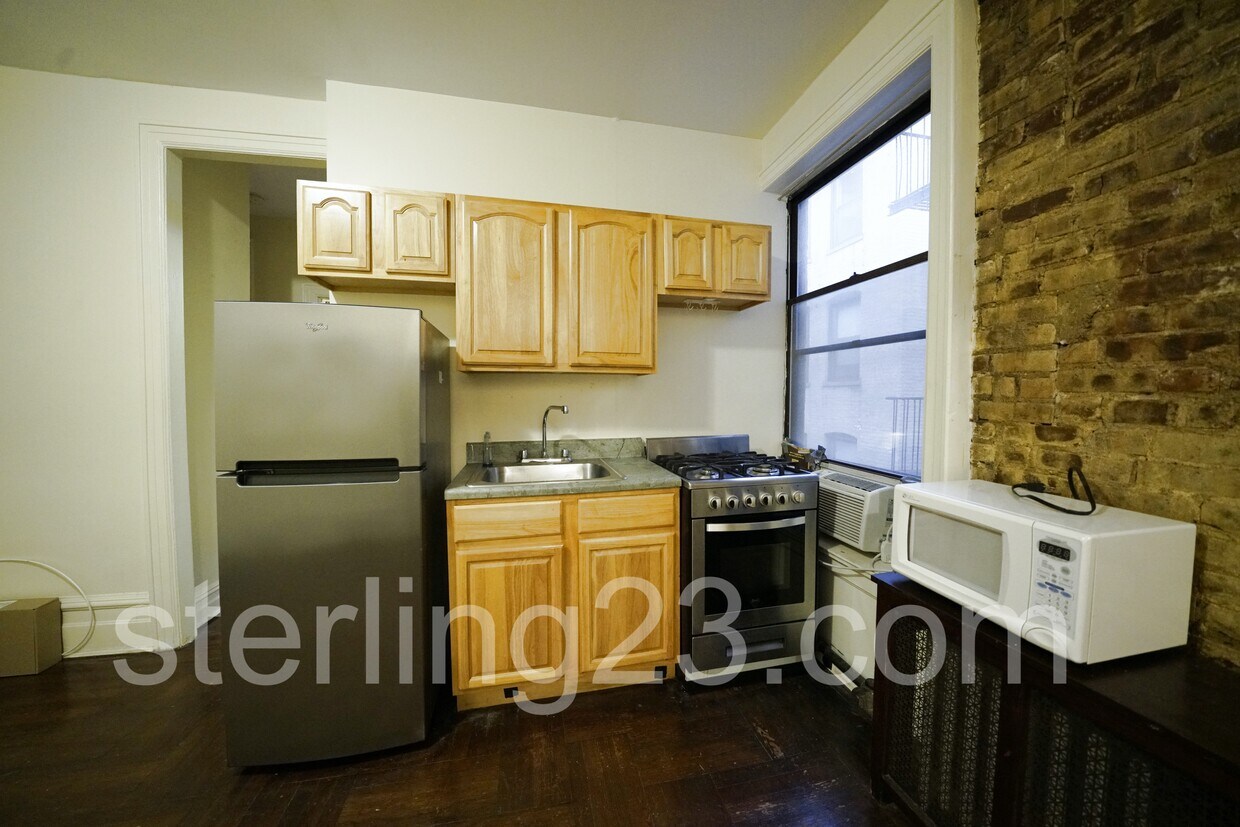 Primary Photo - 2353 28th St