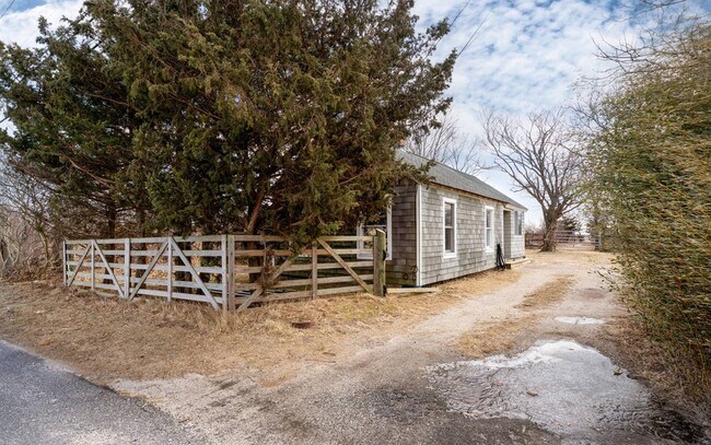 Foto del edificio - 396 Reeves Ave