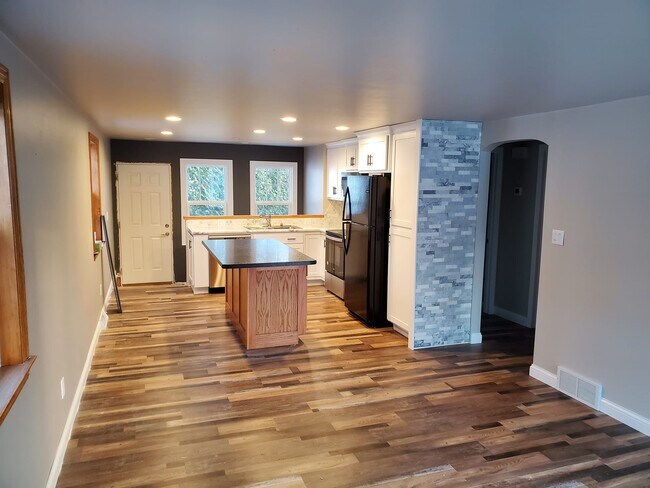 Building Photo - 1314 Sunray Ln