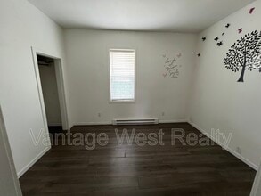 Building Photo - 175 Eckhardt Ave W