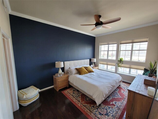 Building Photo - 3225 Turtle Creek Blvd