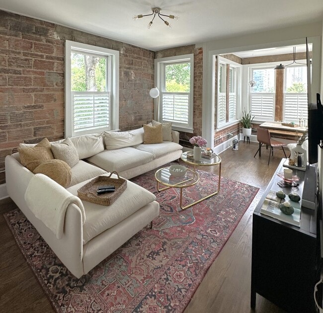 Planta abierta - 939 Piedmont Avenue