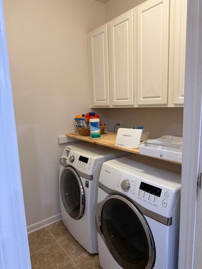 Foto del edificio - 2124 Greencrest Cir